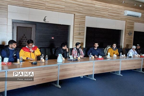 نشست پرسش و پاسخ شورای دانش‌آموزی با مسئولان صفادشت