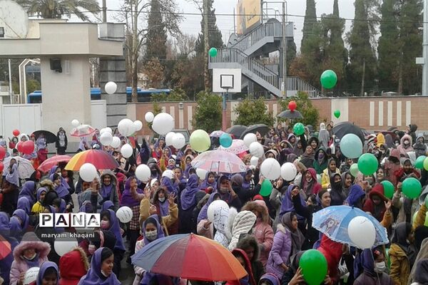 نواخته شدن زنگ انقلاب در دبستان‌های ناحیه 3 شیراز