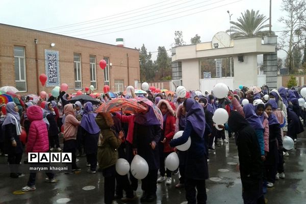 نواخته شدن زنگ انقلاب در دبستان‌های ناحیه 3 شیراز