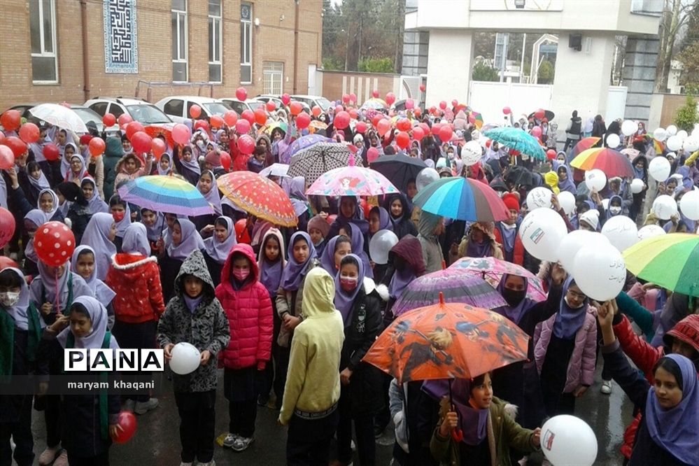 نواخته شدن زنگ انقلاب در دبستان‌های ناحیه 3 شیراز