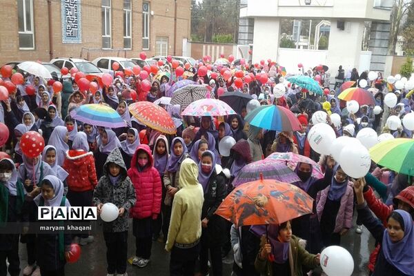 نواخته شدن زنگ انقلاب در دبستان‌های ناحیه 3 شیراز