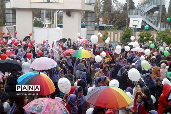 نواخته شدن زنگ انقلاب در دبستان‌های ناحیه 3 شیراز