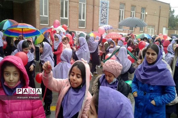 نواخته شدن زنگ انقلاب در دبستان‌های ناحیه 3 شیراز
