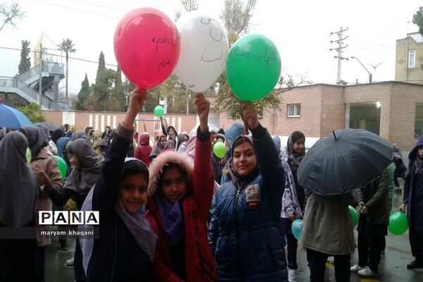 نواخته شدن زنگ انقلاب در دبستان‌های ناحیه 3 شیراز