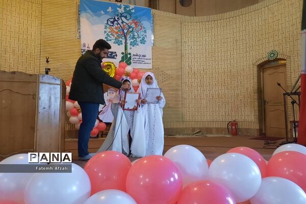 جشن عبادت ۳۶۰ دانش‌آموز پایه سوم در حسینیه بیت‌العباس