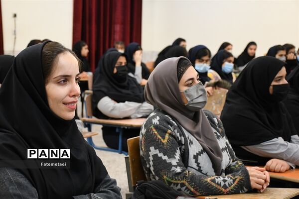 جشن چهل و چهارمین سالگرد پیروزی انقلاب اسلامی در دبیرستان نورا ناحیه ۲ اهواز