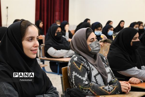 جشن چهل و چهارمین سالگرد پیروزی انقلاب اسلامی در دبیرستان نورا ناحیه ۲ اهواز