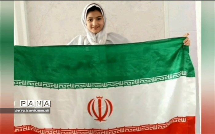 روایت دانش‌آموزان دبستان حضرت زهرا(س)۲ رودهن درباره پرچم جمهوری اسلامی ایران /فیلم