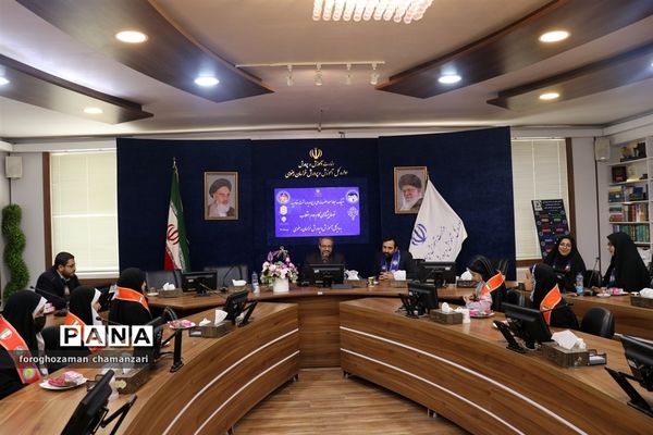 دیدار صمیمی دانش‌آموزان با مدیرکل و معاون پرورشی خراسان رضوی به مناسبت روز پدر