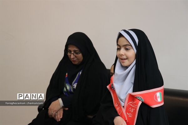 دیدار صمیمی دانش‌آموزان با مدیرکل و معاون پرورشی خراسان رضوی به مناسبت روز پدر