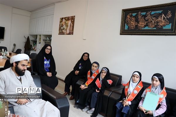 دیدار صمیمی دانش‌آموزان با مدیرکل و معاون پرورشی خراسان رضوی به مناسبت روز پدر