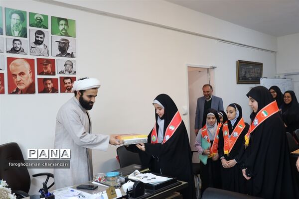 دیدار صمیمی دانش‌آموزان با مدیرکل و معاون پرورشی خراسان رضوی به مناسبت روز پدر
