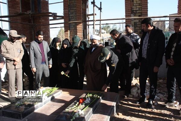 گلباران مزار شهدای گمنام در بخش جوادآباد