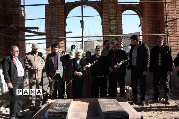 گلباران مزار شهدای گمنام در بخش جوادآباد