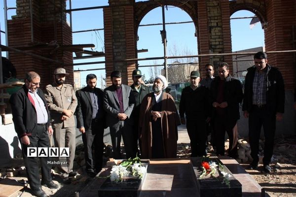 گلباران مزار شهدای گمنام در بخش جوادآباد