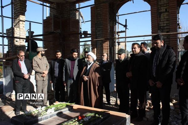 گلباران مزار شهدای گمنام در بخش جوادآباد