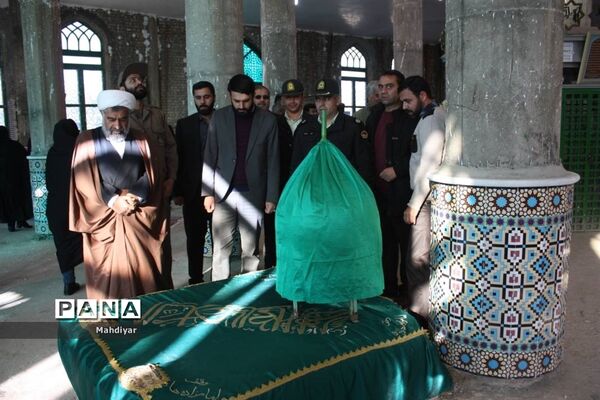 گلباران مزار شهدا در امام‌زاده هادی(ع) شهر جوادآباد