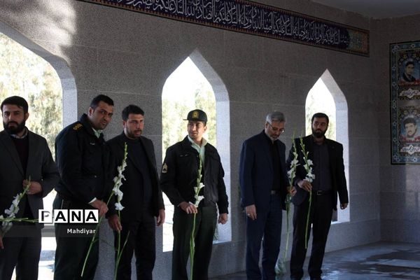 گلباران مزار شهدا در امام‌زاده هادی(ع) شهر جوادآباد