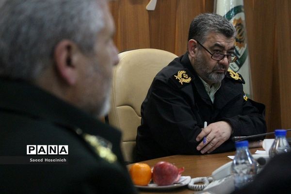 دیدار اعضای سازمان دانش‌آموزی قم با فرمانده انتظامی استان