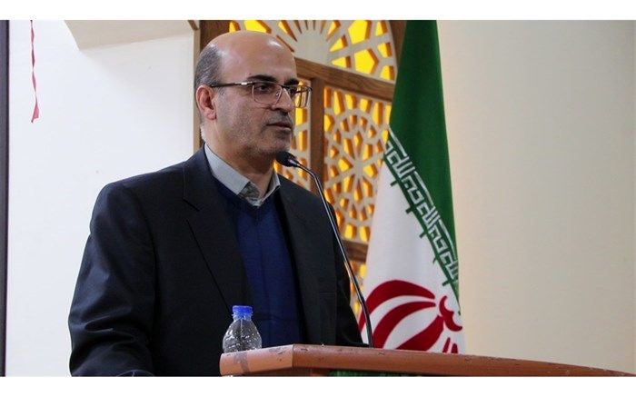 از روش های تربیتیِ آمرانه و کلیشه‌ای، پرهیز کنید