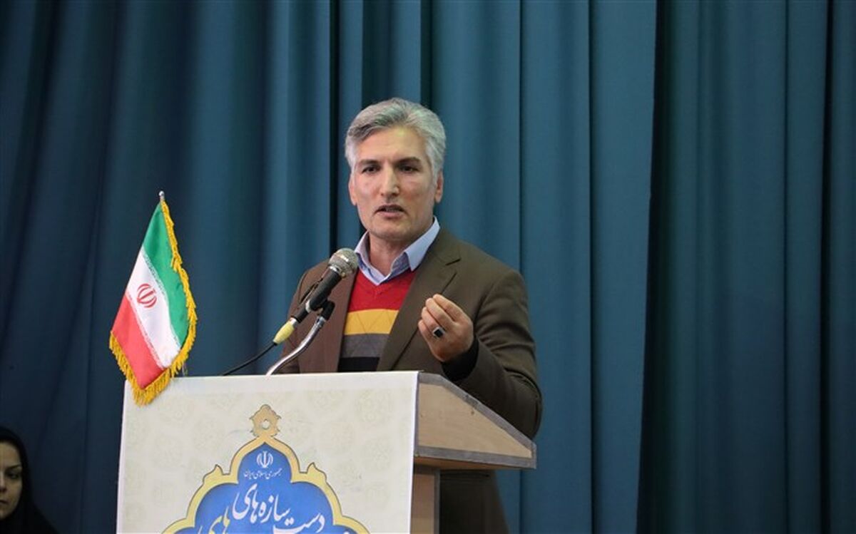 نمایشگاه دست‌سازه‌های دانش‌آموزی هنرستان‌های ناحیه ۲ زنجان برپا شد