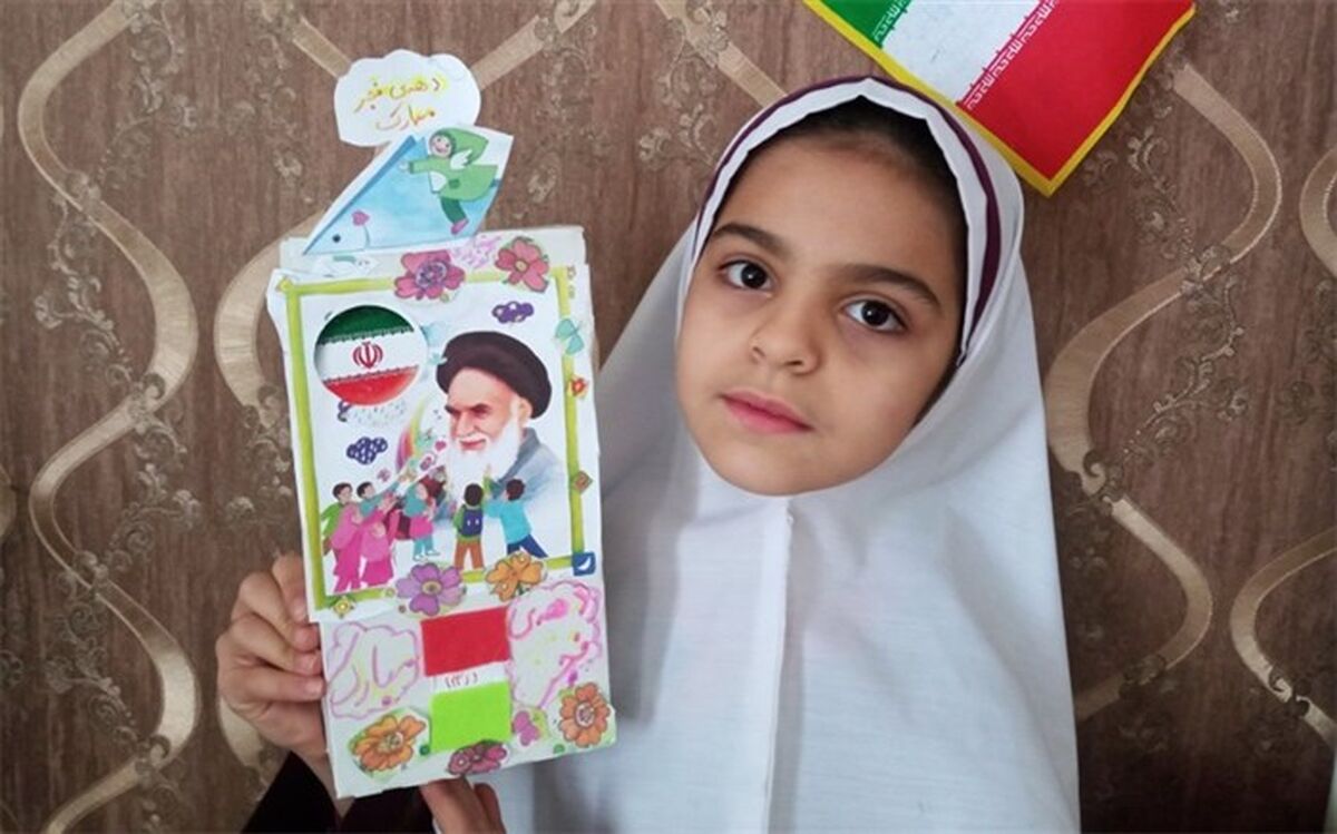 مسابقه مجازی کاردستی‌های انقلابی در دبستان حضرت زهرا(س) یک  رودهن برگزار شد