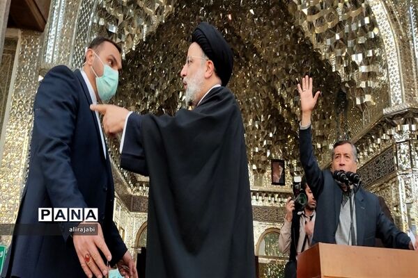 استقبال فرهنگیان و دانش‌آموزان منطقه کهریزک از رئیس‌جمهوری
