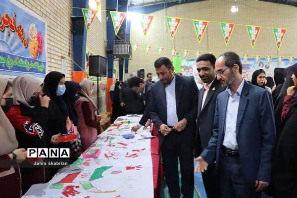 اجرای مراسم دهه فجر انقلاب اسلامی در مدارس بوشهر