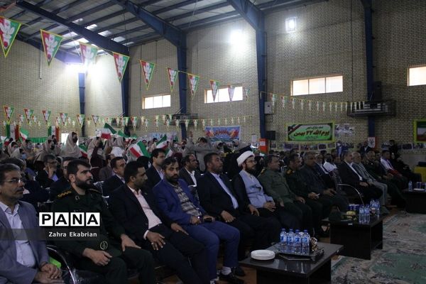 اجرای مراسم دهه فجر انقلاب اسلامی در مدارس بوشهر