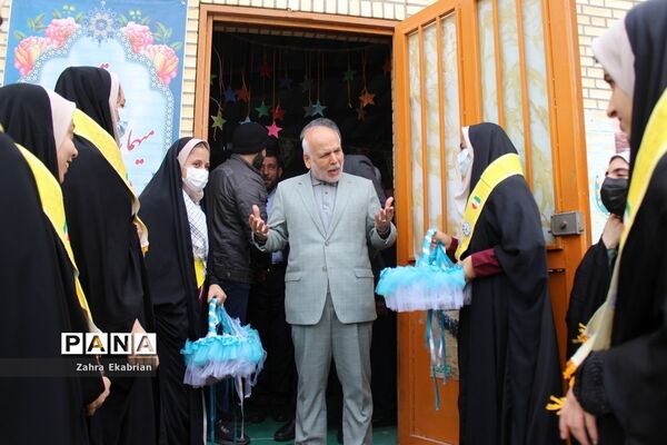 اجرای مراسم دهه فجر انقلاب اسلامی در مدارس بوشهر