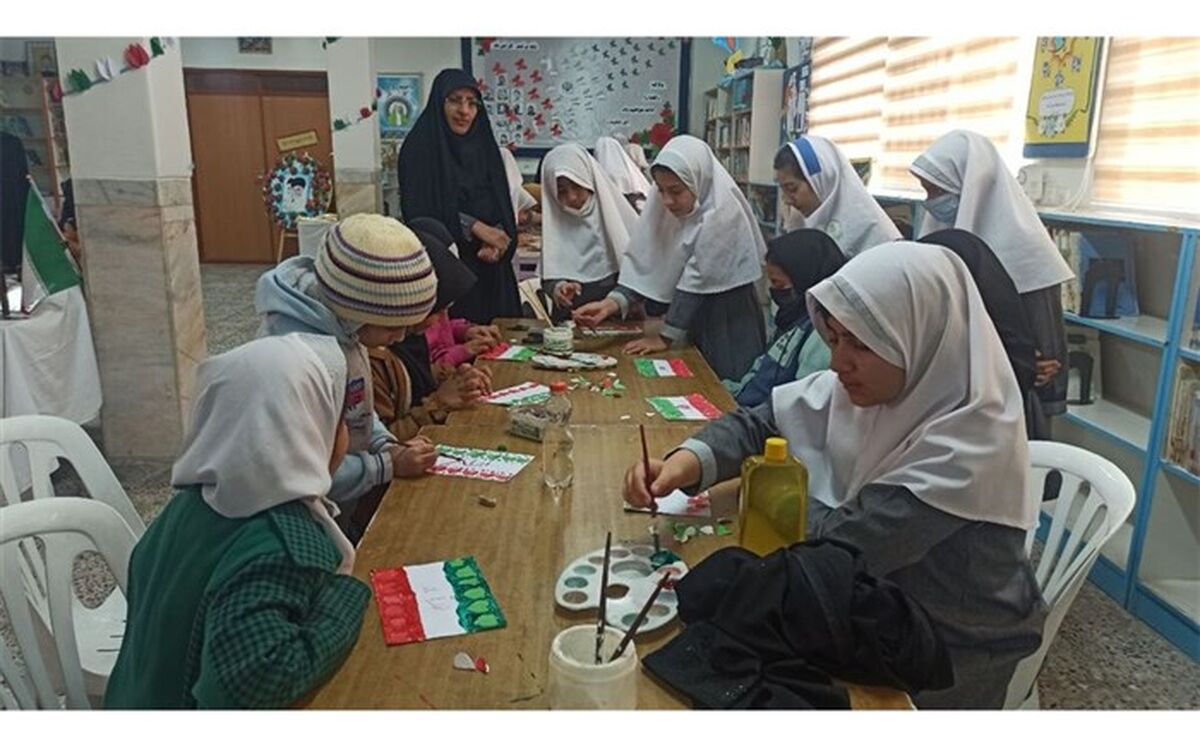 برپایی کارگاه نقاشی پرچم سه رنگ عشق‌ در بشرویه