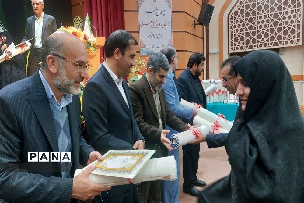 آیین تکریم و تجلیل از پیشکسوتان و فرهیختگان فرهنگی شهرستان طبس