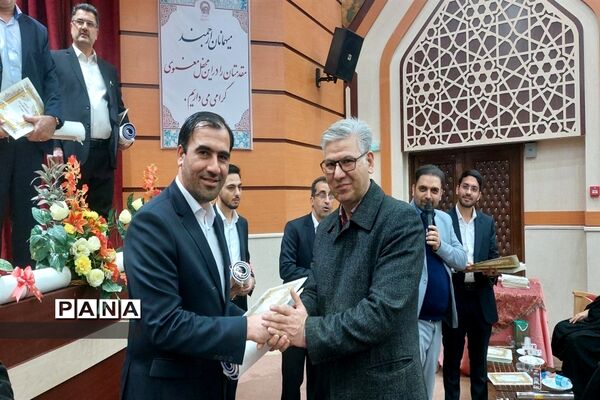 آیین تکریم و تجلیل از پیشکسوتان و فرهیختگان فرهنگی شهرستان طبس