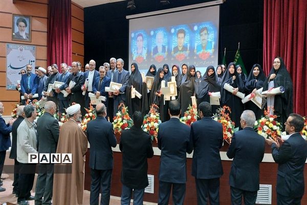 آیین تکریم و تجلیل از پیشکسوتان و فرهیختگان فرهنگی شهرستان طبس