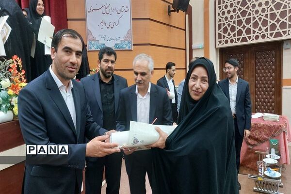 آیین تکریم و تجلیل از پیشکسوتان و فرهیختگان فرهنگی شهرستان طبس
