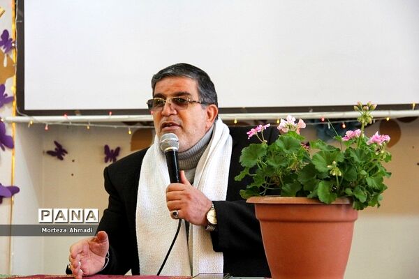 جشن پدر دختری دانش‌آموزان دبستان ام ابنین یک در شهرری