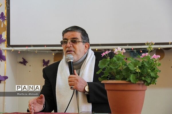 جشن پدر دختری دانش‌آموزان دبستان ام ابنین یک در شهرری