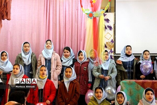 جشن پدر دختری دانش‌آموزان دبستان ام ابنین یک در شهرری