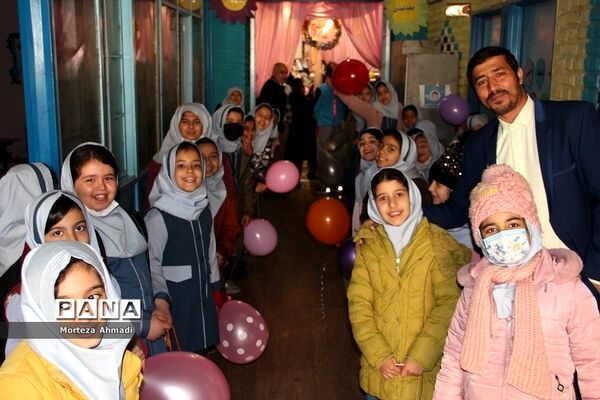 جشن پدر دختری دانش‌آموزان دبستان ام ابنین یک در شهرری
