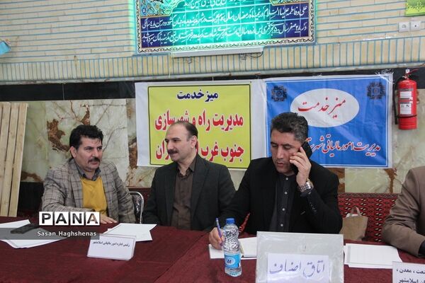نماز جمعه اسلامشهر همراه با برپایی میزخدمت