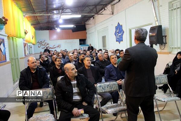 جلسه آموزش خانواده و گرامیداشت مقام پدردر آموزشگاه جلال آل احمد اسلامشهر