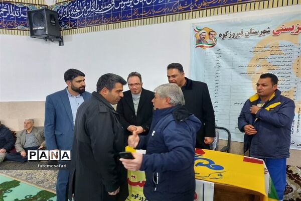 برپایی میز خدمت در نماز جمعه فیروزکوه