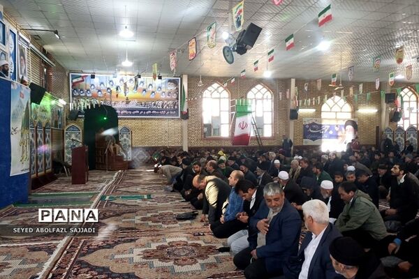غبارروبی مزارشهدا و اجرای گروه سرود دانش‌آموزی در نمازجمعه فشافویه