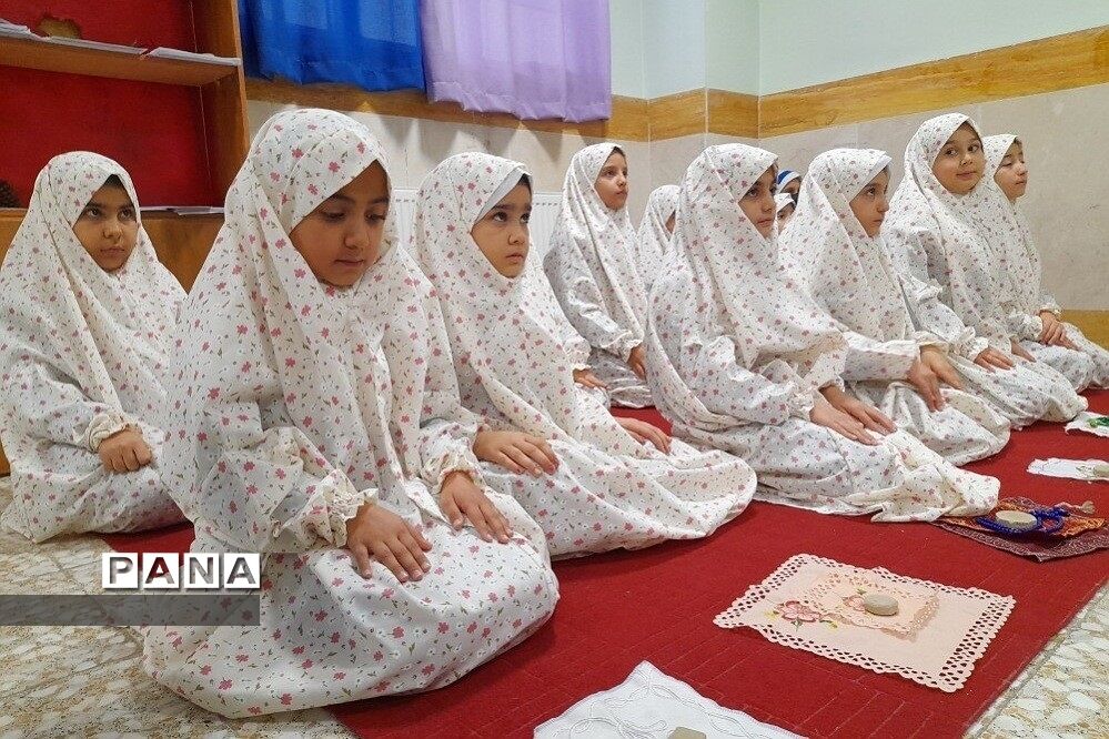 حضور دانش‌آموزان پایه سوم بهارستان ۲ در بیت رهبری