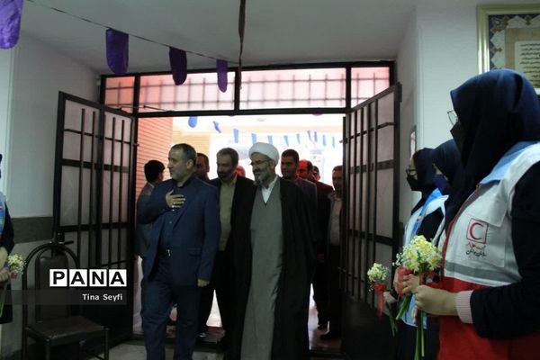 زنگ انقلاب در مدارس شهرستان سمنان نواخته شد