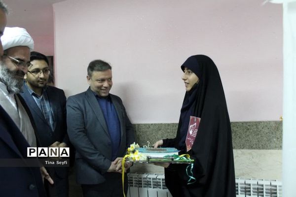 زنگ انقلاب در مدارس شهرستان سمنان نواخته شد