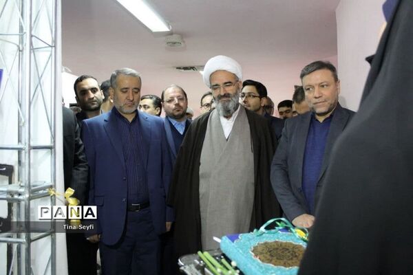 زنگ انقلاب در مدارس شهرستان سمنان نواخته شد