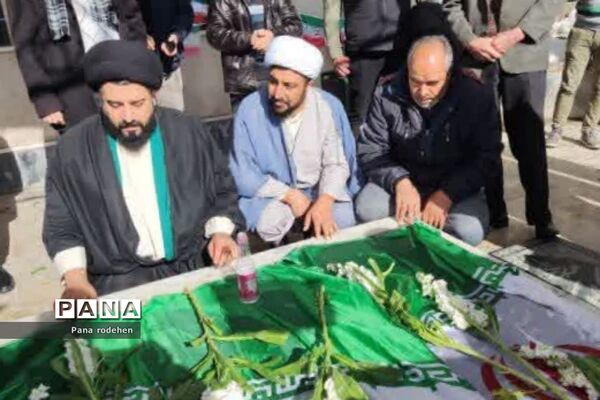 غباروبی و عطرافشانی شهدای آبعلی و دو شهید گمنام و شهدای سادات محله در رودهن