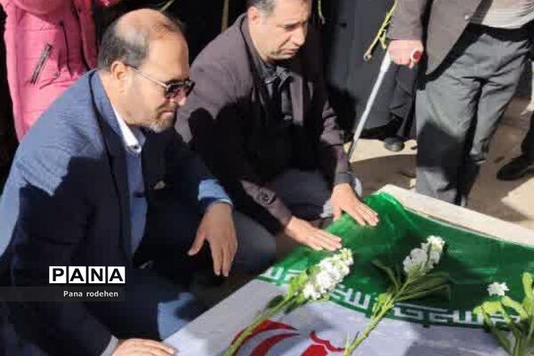 غباروبی و عطرافشانی شهدای آبعلی و دو شهید گمنام و شهدای سادات محله در رودهن