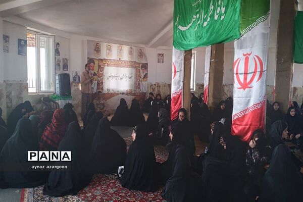 دانش‌آموزان قائمشهری در یادمان هفت تپه